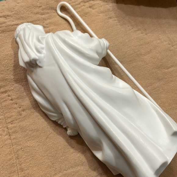 Avon Nativity Collectibles The Shepherd Porcelain Figurine. Excellent Condition. - Picture 5 of 12